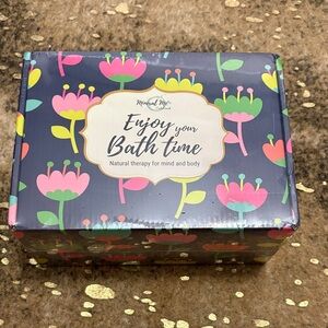 Bath bomb gift set!- 24 bath bombs NWT